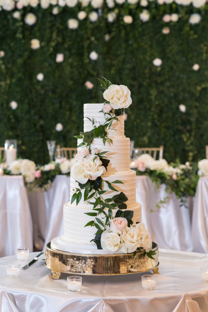 Traditional Elegant Wedding Cake Flowers at Londonhouse Chicago